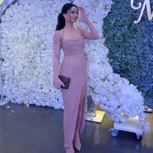 Elegant klänning - Nytt skick och super fin klänning till salu