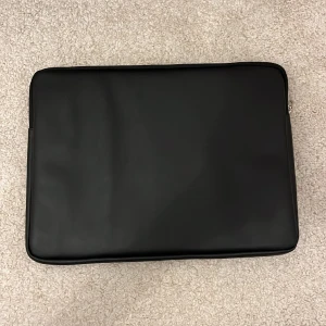 datafodral - Svart läder datafodral