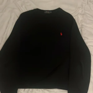 Ralph lauren tröja M - Snygg ralph lauren tröja storlek M, snålt använd riktigt bra skick köpt för 2000