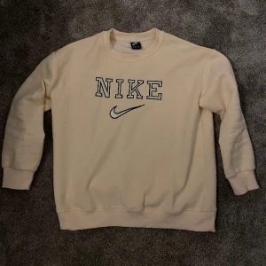 Vintage Nike sweatshirt  - Vintage Nike sweatshirt.   Size XL men passar snarare mer som en oversized Medium eller en Large.