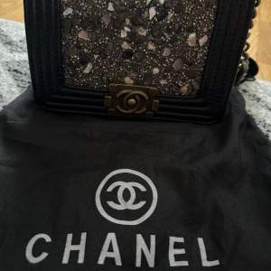 En oanvänd Chanel väska. Väldigt fin