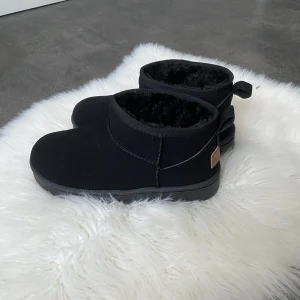 Uggs - Helt oanvända då jag beställde dem i fel storlek 😇ifrån sidan finishing touch