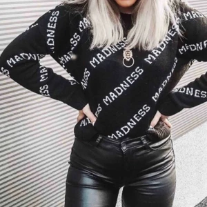 Sweatshirt - En sweatshirt ifrån MadLady, i ett stickad material. Tröjan är i storlek S och är knappt använd. 🤍