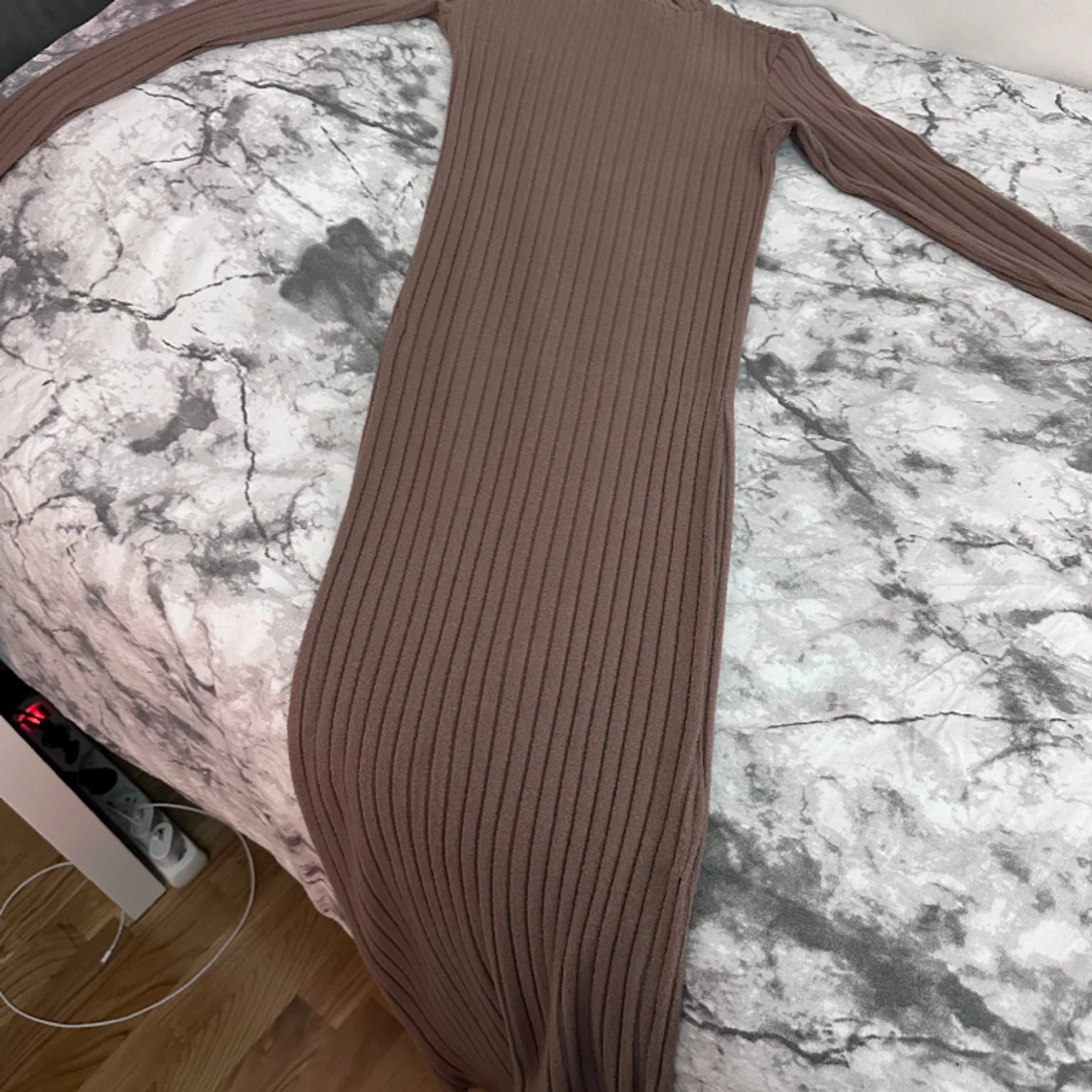 två klänningsr - 90