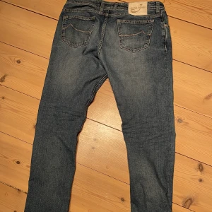 Jacob Cohen jeans - Jacob Cohen jeans, blå, storlek 35, knappt använda, fick fel storlek. Modell 688