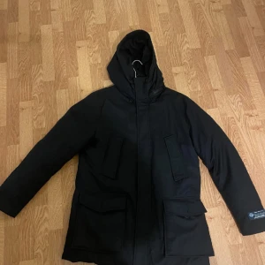 Woolrich vinterjacka  - Hej nu säljer jag min wolrich jacka som är i väldigt bra skick