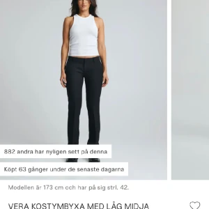 Lågmidjade kostymbyxor - Ett par nya kostymbyxor från bikbok i stolek 40. Aldrig använda. Kan även bytas mot stolek 38. 