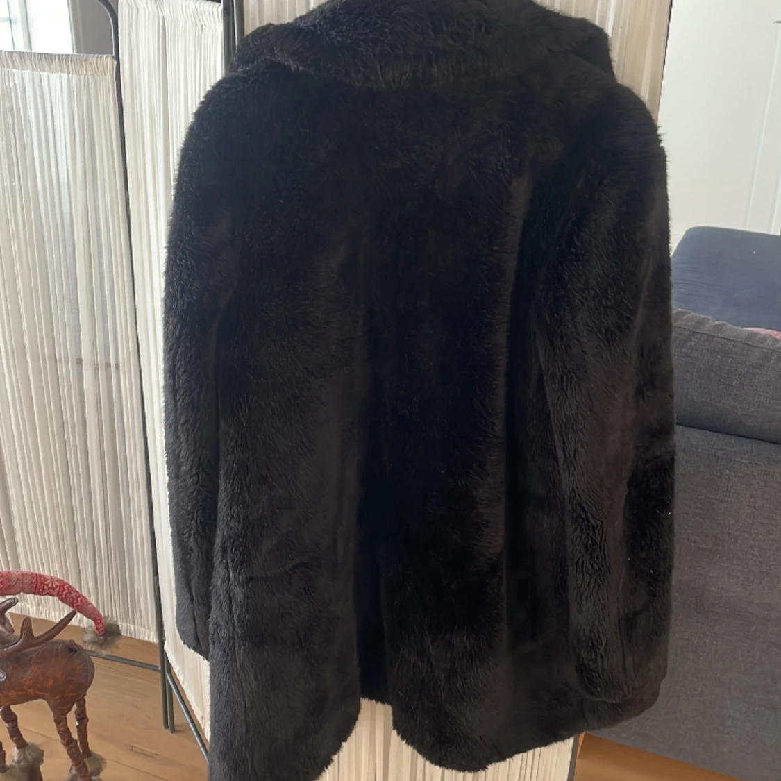 Svart pälsjacka - 90