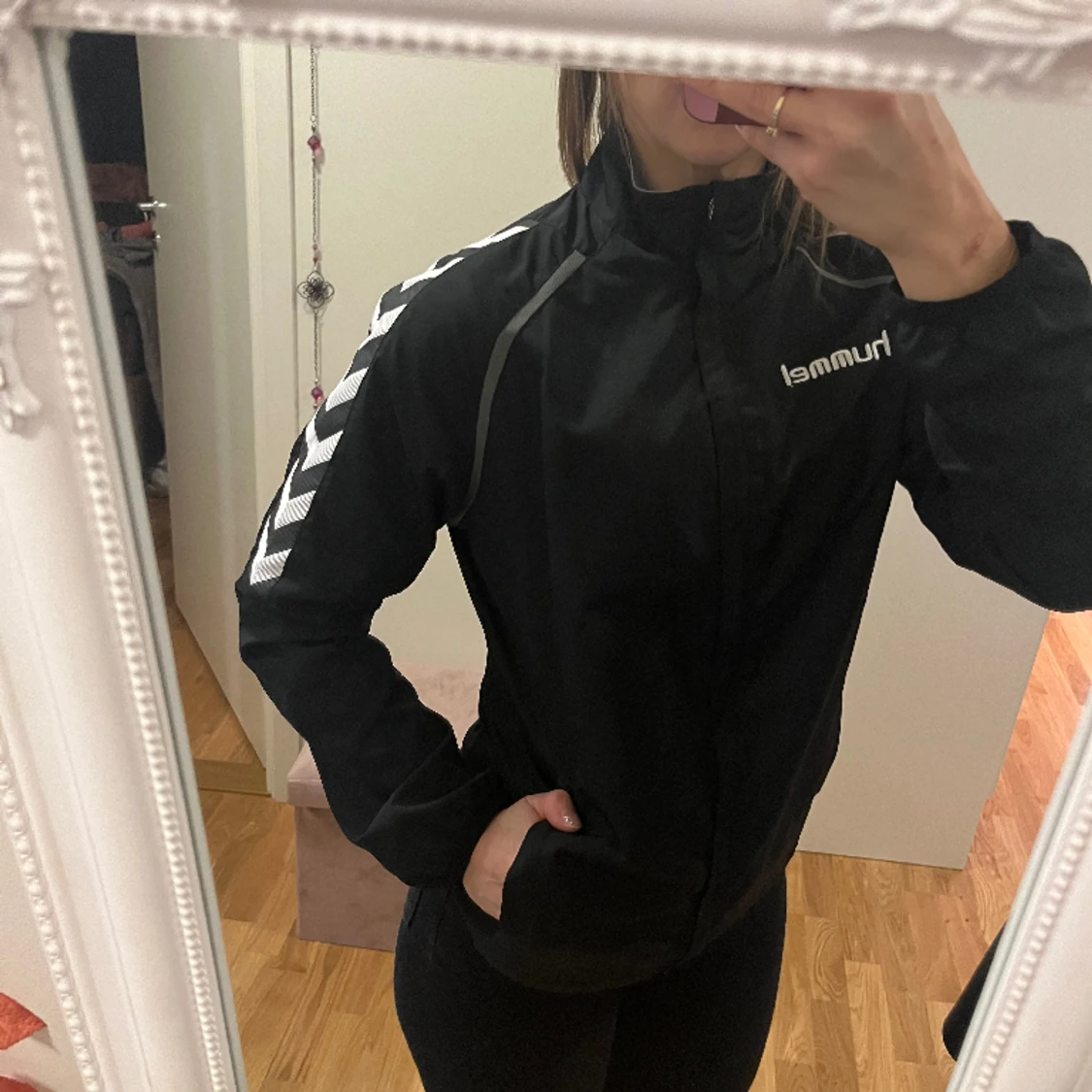 đ Tunn jacka frĂ„n Hummel đ