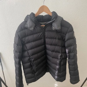 Colmar jacka  - Colmar jacka i bra skick  Storlek L men passar M