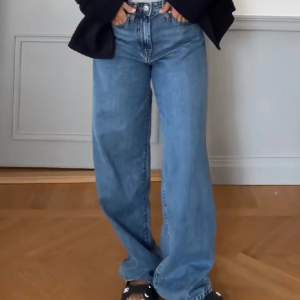 Et par jättefina baggy jeans från Gina, det är ändas använda en gång så nästintill helt nya, kostar 500kr på hemsidan jag säljer för 250kr