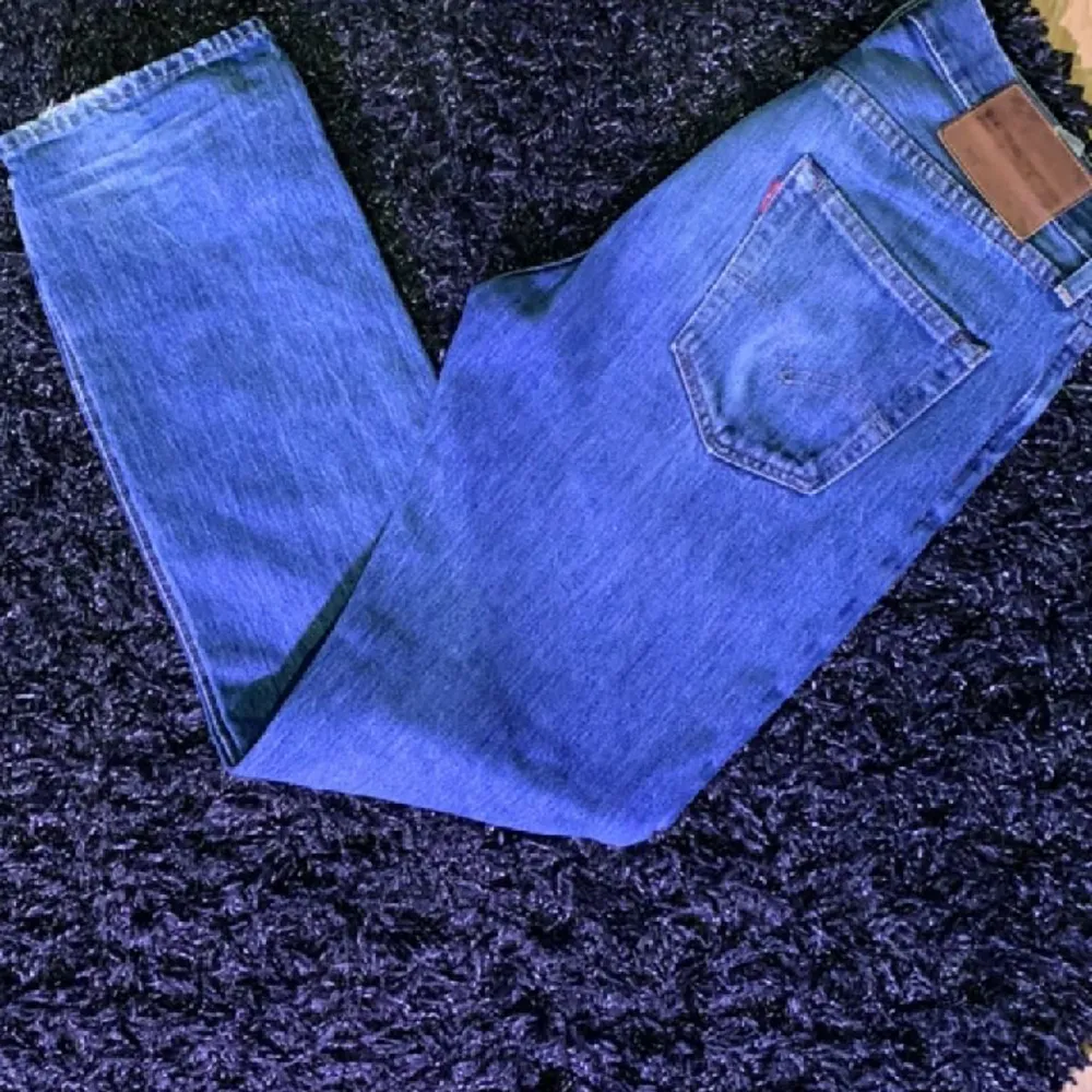 Säljer min Levis jeans då de är små . Jeans & Byxor.