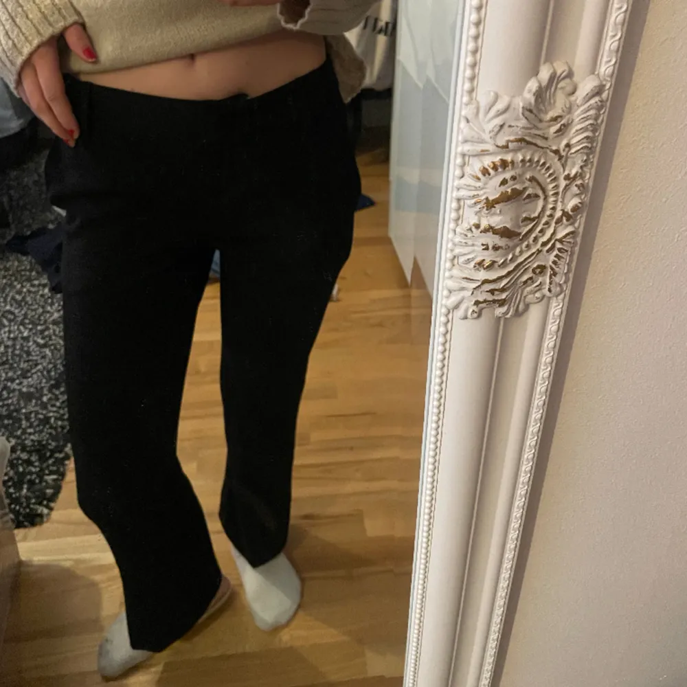 Fina kostymbyxor!! Säljer dem då dem är för korta för mig, jag är 165!!🙌🏻. Farkut & Housut.