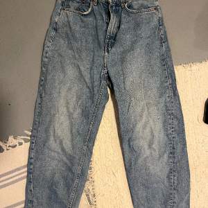 Meg jeans från weekday. Köparen står för eventuell frakt. 🌸