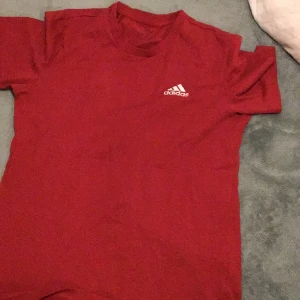 Tröja - Från Adidas, köpt på Stadium 3 år sedan . Storlek S