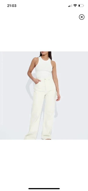 Beige lose jeans - Knappt använda jeans från bikbok säljer pga för små