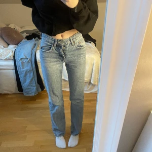 Jeans från zara  - Jeans från zara är 170 cm 