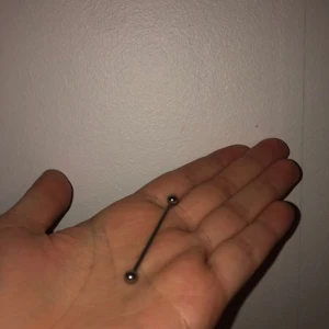 Industrial piercing  - Tror det är stål eller titel 