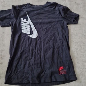 Nike t-shirt - Nike tischa, barn storlek L, 8 av 10
