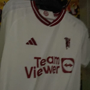 Manchester United tröja - Aldrig använd då den inte passade, bara testad.