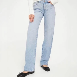 Abrand jeans. - Söker dessa i 23, alternativt ifall någon vill göra ett byte mot ett par 24, exakt samma jeans🫶