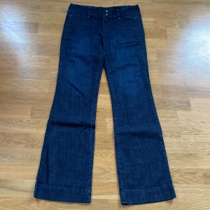 Lågmidjade byxpr - Jättesnygga lågmidjade byxor från GAP som tyvärr är för små för mig😓 Midjemått:72cm Innerben: 75cm