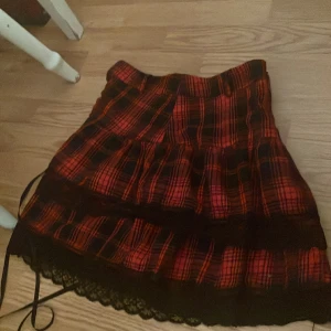 Fin emo kjol! - Fin emo kjol från shein! Nyskick! Ge pris förslag!