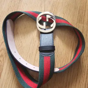 Selling Geniune Gucci web belt Green& red with recipt.  Size 90
