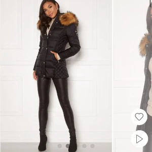 Rock&blue beam mid jacket - Säljer min jacka som tyvärr blivit för liten.  Använd en halv vinter. Inköpt förra året. Egna bilder kan tas vid intresse