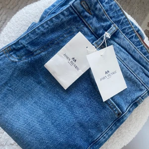Oanvända John Henric Jeans - Helt oanvända.  Strl 32.  Nypris ca 1000kr