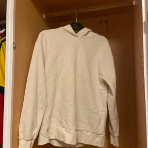 Beige tröja  - Aldrig använd stor för mig 