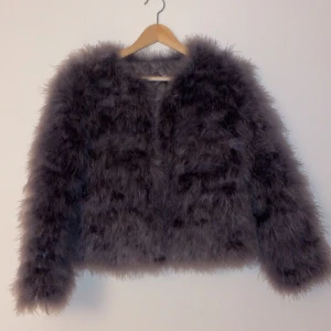  pälsjacka - Så snygg pälsjacka i stl s men passar xs lite bättre!! Aldrig använd 💕