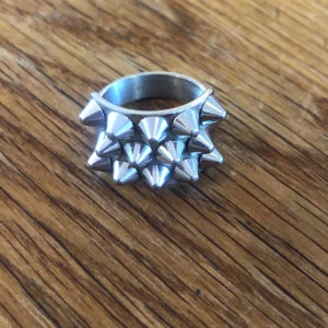 Edblad Peak ring  - Edblad peak ring i silver storlek L (18,5 mm)