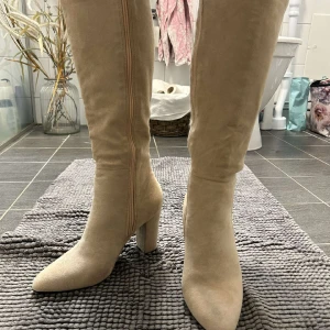 Klackskor  - Nya oanvända klackskor. Frakt ingår och betalning sker via Swish ❤️