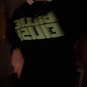 Billie Eilish tröja - Mysig långärmad tröja med jättemysig material från Billie Eilish 