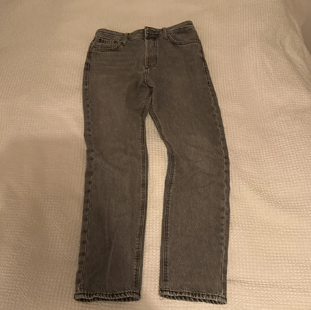 W: 27, Längd: 30, Jack@Jones gråa jeans straight, raka, . Jeans & Byxor.