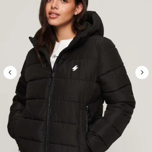 Jacka - En jättefin vinter jacka från superdry , pris kan diskuteras❤️nypris är 1199kr
