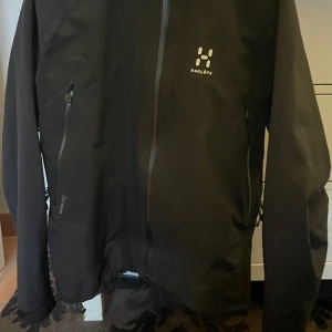 Haglöfs Jacka - Jättefin haglöfs jacka som använts bara 3 gånger. I princip ny, vattenavvisande! Nypris ca 4000kr