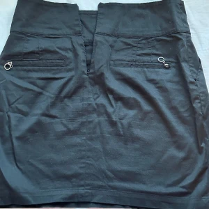 svart kjol - nästa helt ny