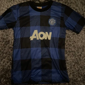 Fotbollströja  - Van persie fotbollströja för barn i storlek 152!