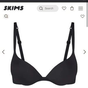 Skims bh - Säljer väldens skönaste bh från skims i 38D, man skulle ta större storlek stod det på hemmsidan men tyvvär va den lite stor för mig endå, helt slutsåld! Och kostar 700kr + 200 frakt så nypris ~900kr, jag säljer för 499kr