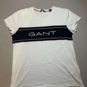 En vit gant T-shirt  - Använt den en gång i helt ny skick, priset kan diskuteras 