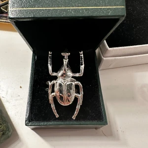 IOAKU Beetle ring - Säljer denna ring från IOAKU pga den ej kommer till användning. I skick som ny. Köptes för 599kr säljer frö 390 inkl frakt 