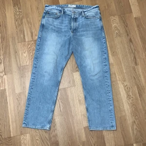 Jeans, Jack and Jones. - Jeans från Jack and Jones. Herrmodell. Storlek: 34/30 Passform: loose/chris  Jag möts endast och tar enbart kontantbetalning. 