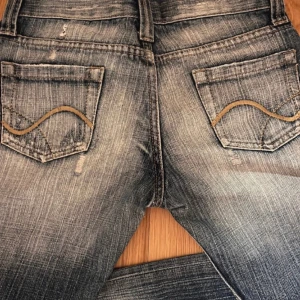 Low waist Jeans - Sjukt snygga jeans säljer vidare då de tyvärr inte passade mig. Bra skick!