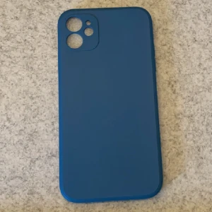 Mobilskal iphone 11 - Ett helt nytt skal till iphone 11. Säljer pga felköp. Skriv vid intresse. Köpare står för frakt💕