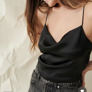 Topp - Storlek 36 Använd fåtal gånger 100kr frakt tillkommer, pris kan diskuteras!