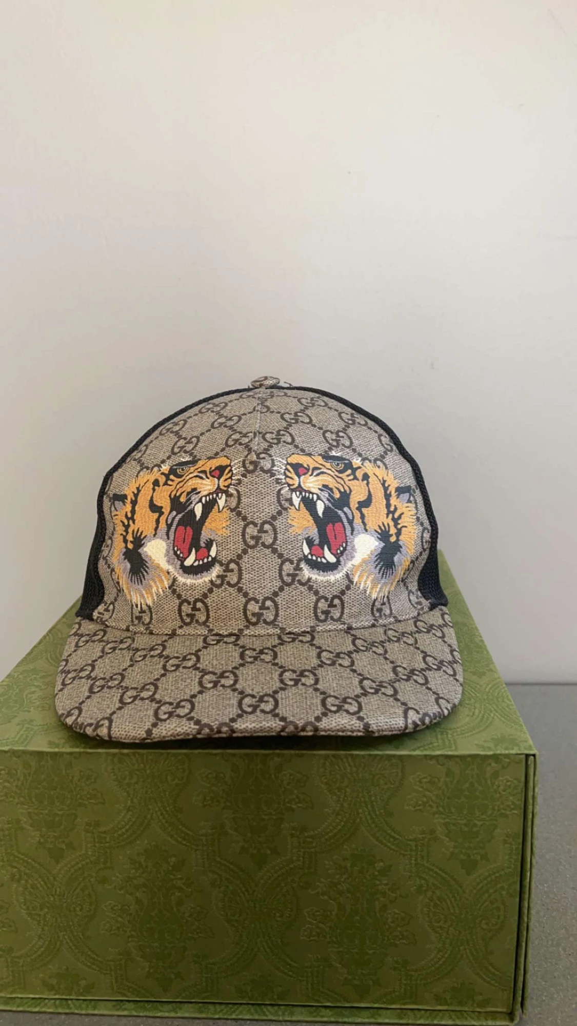 Gucci leather cap
