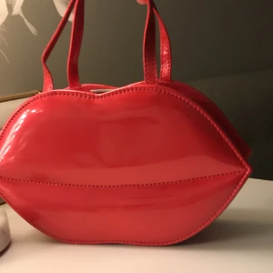 Så fint smyckesskrin  - Jättefint smyckeskrin 💋💋💋💋 Aldrig använt toppen skick!! 