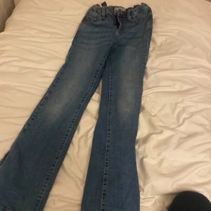 Jeans - Säljer då för den inte kommer till användning men inget fel på dem funkar som nya boutcut, sitter jätte fint och lowwaited 